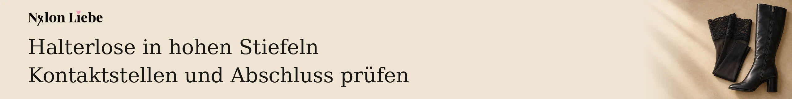 Schwarze Strümpfe mit Spitzenabschluss neben einem hohen schwarzen Stiefel mit Reißverschluss.