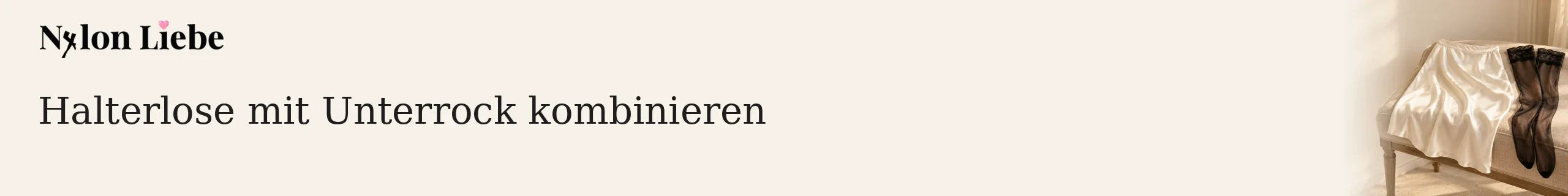 Cremefarbenes Editorialmotiv mit Unterrock und schwarzen halterlosen Strümpfen