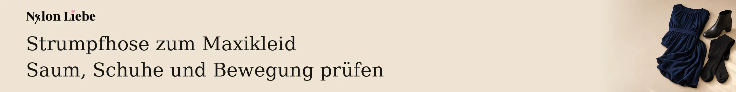 Dunkelblaues langes Kleid neben schwarzer Strumpfhose und Stiefelette.