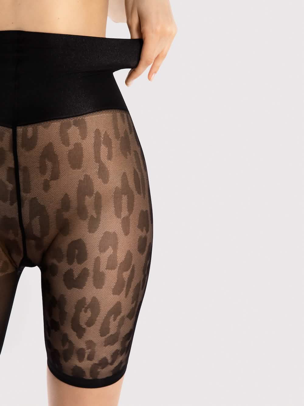 Pantaloncini modellanti con stampa animalier – Cristina Immagine principale del prodotto