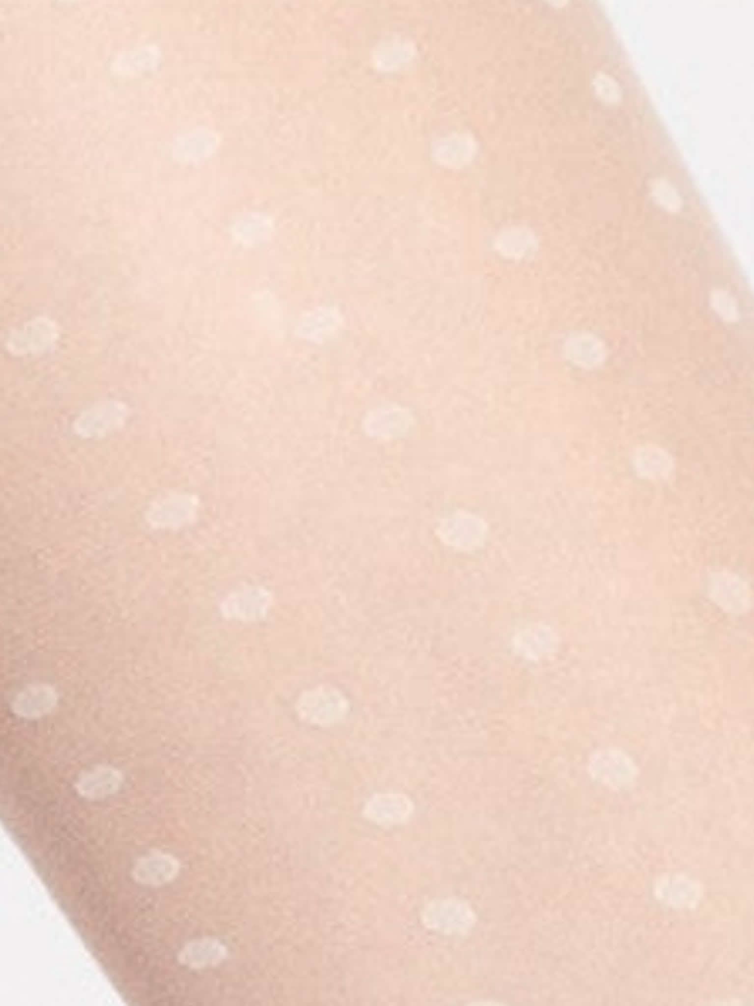Dünne weiße Strumpfhose mit Tupfenmuster, Nahaufnahme, elegant und durchsichtig