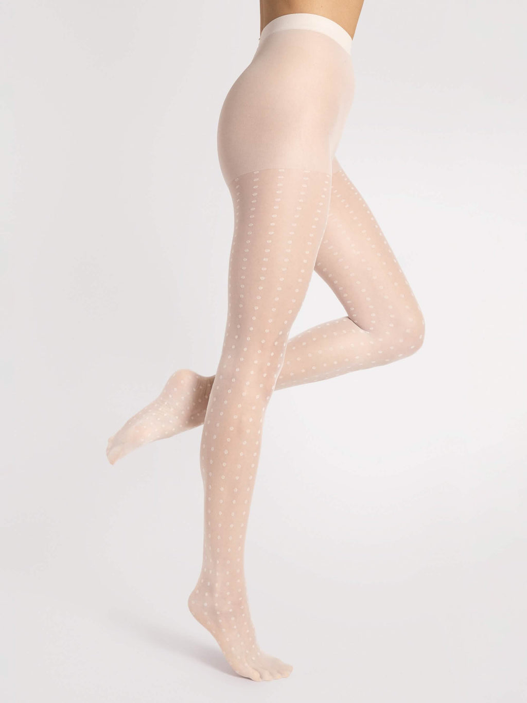 Dünne weiße Strumpfhose mit Punkten, transparent und elegant, im Studio fotografiert