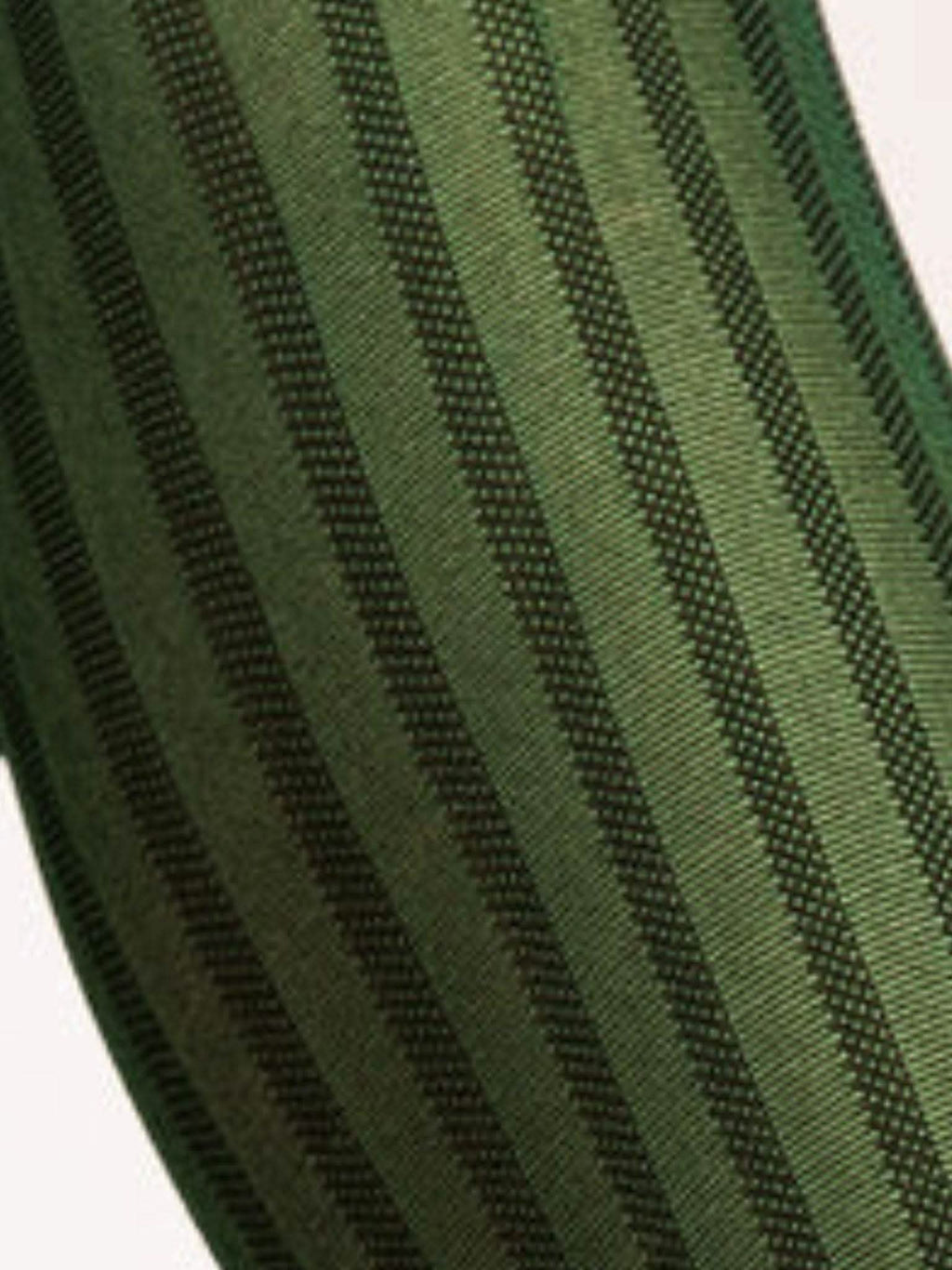 Detailaufnahme grün gestreifte Strumpfhose aus Nylon mit feinem Muster