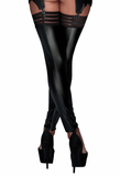 Halterlose Wetlook Strümpfe in Schwarz mit Streifenabschluss, kombiniert mit High Heels
