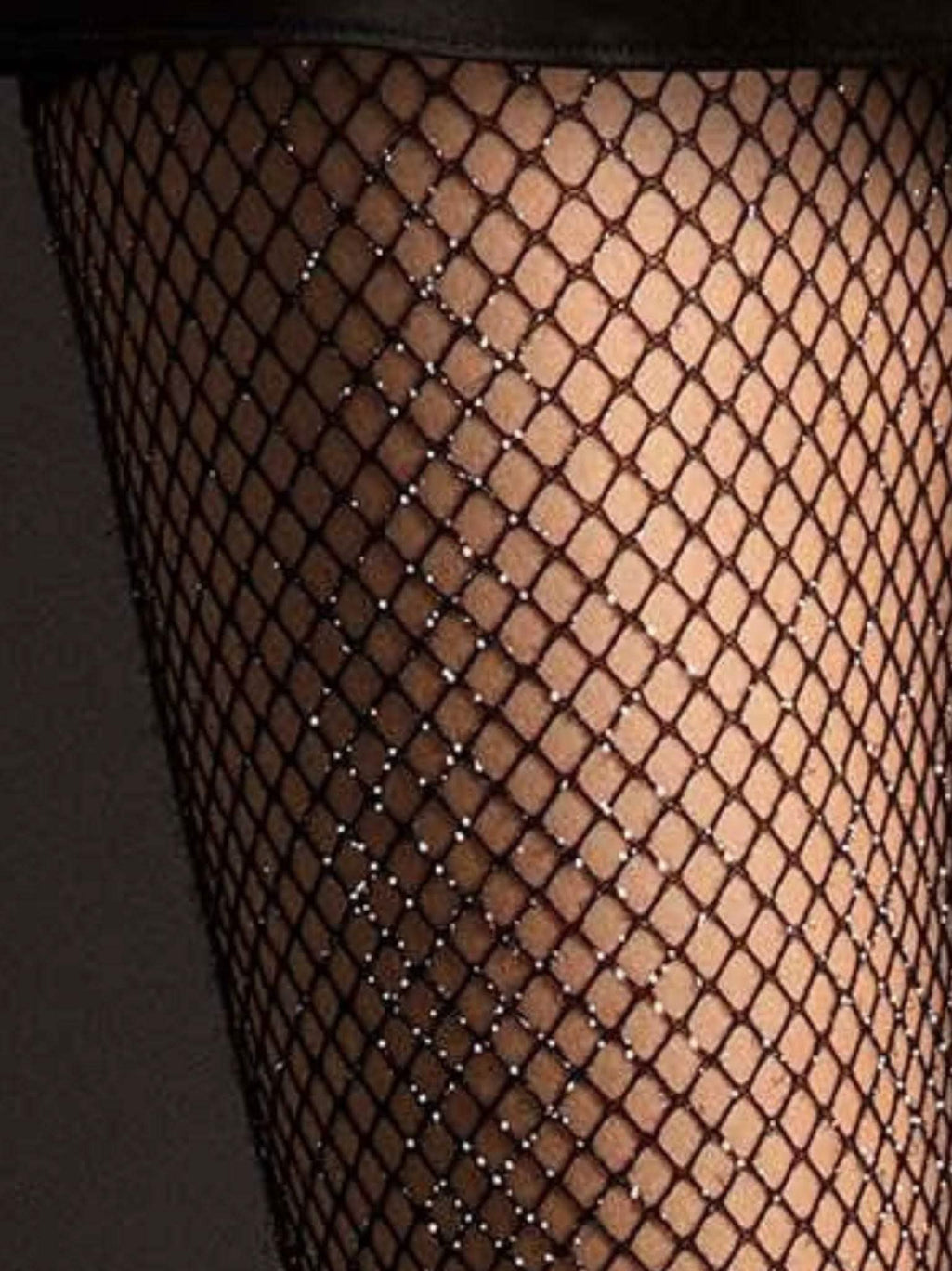 Netzstrumpfhose mit Glitzer, Nahaufnahme, elegante Strumpfhose für besondere Anlässe