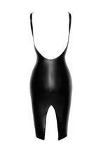 Schwarzes Wetlook Midikleid mit tiefem U-Ausschnitt, figurbetont, Rückansicht auf weißem Hintergrund